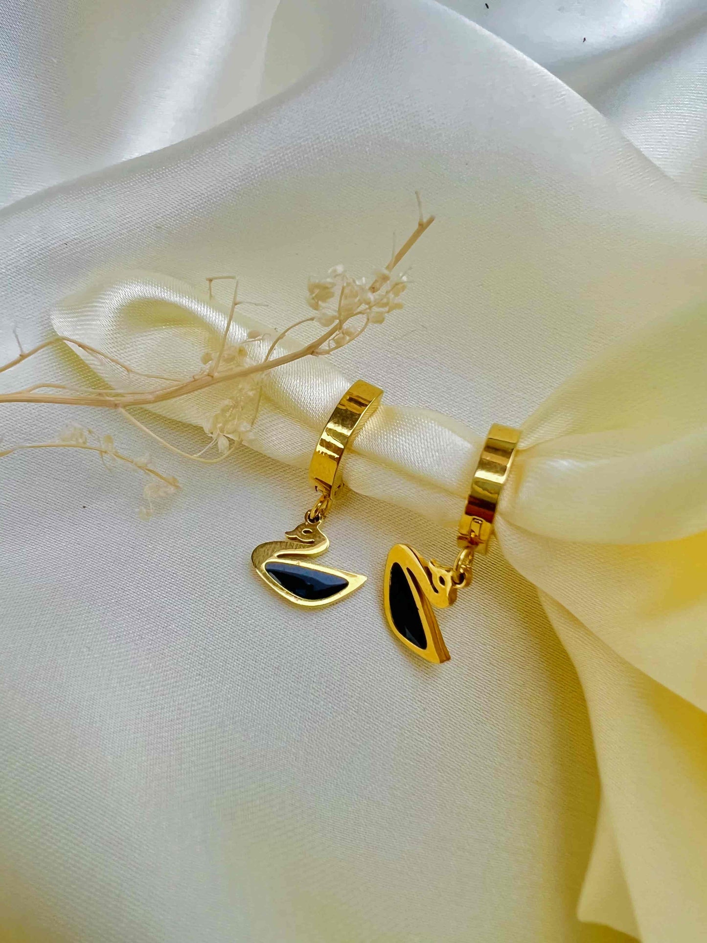 Trendy Swan Earring