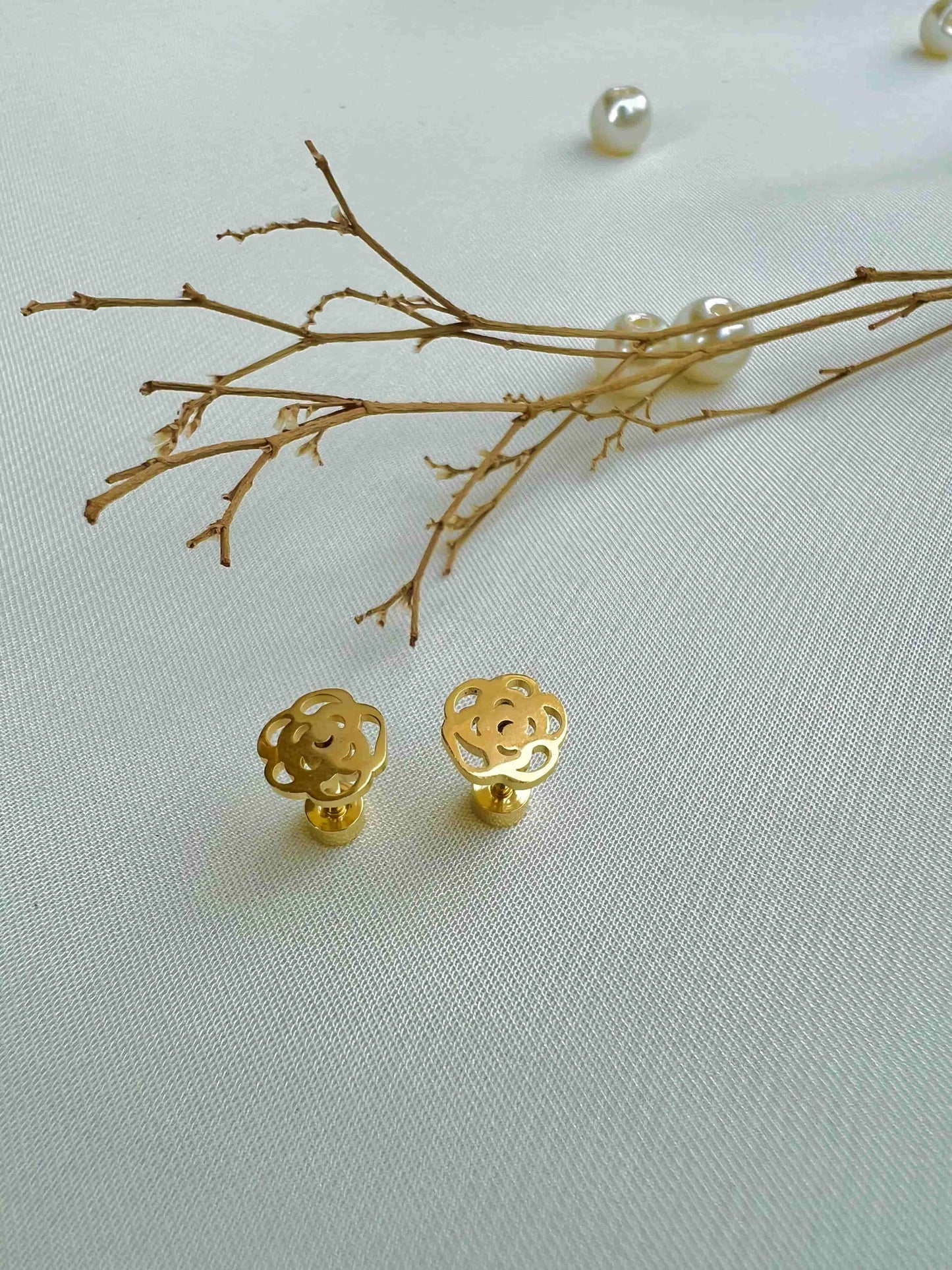 Tiny Flower EarStud