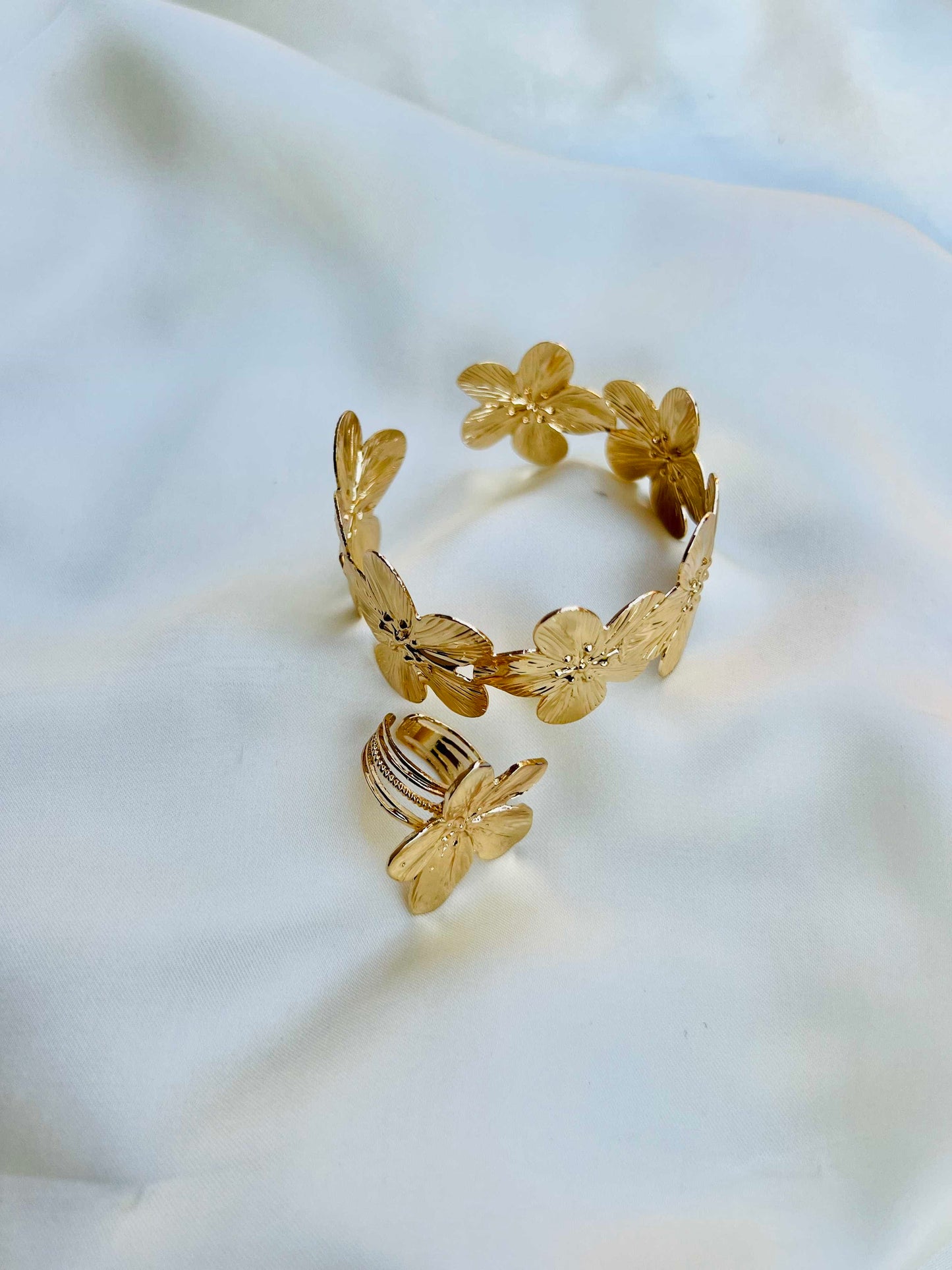 Flower Trendy Bangle & Ring Deal