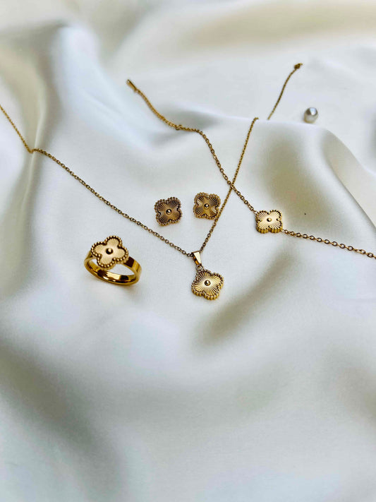 Trendy Clover Locket Set