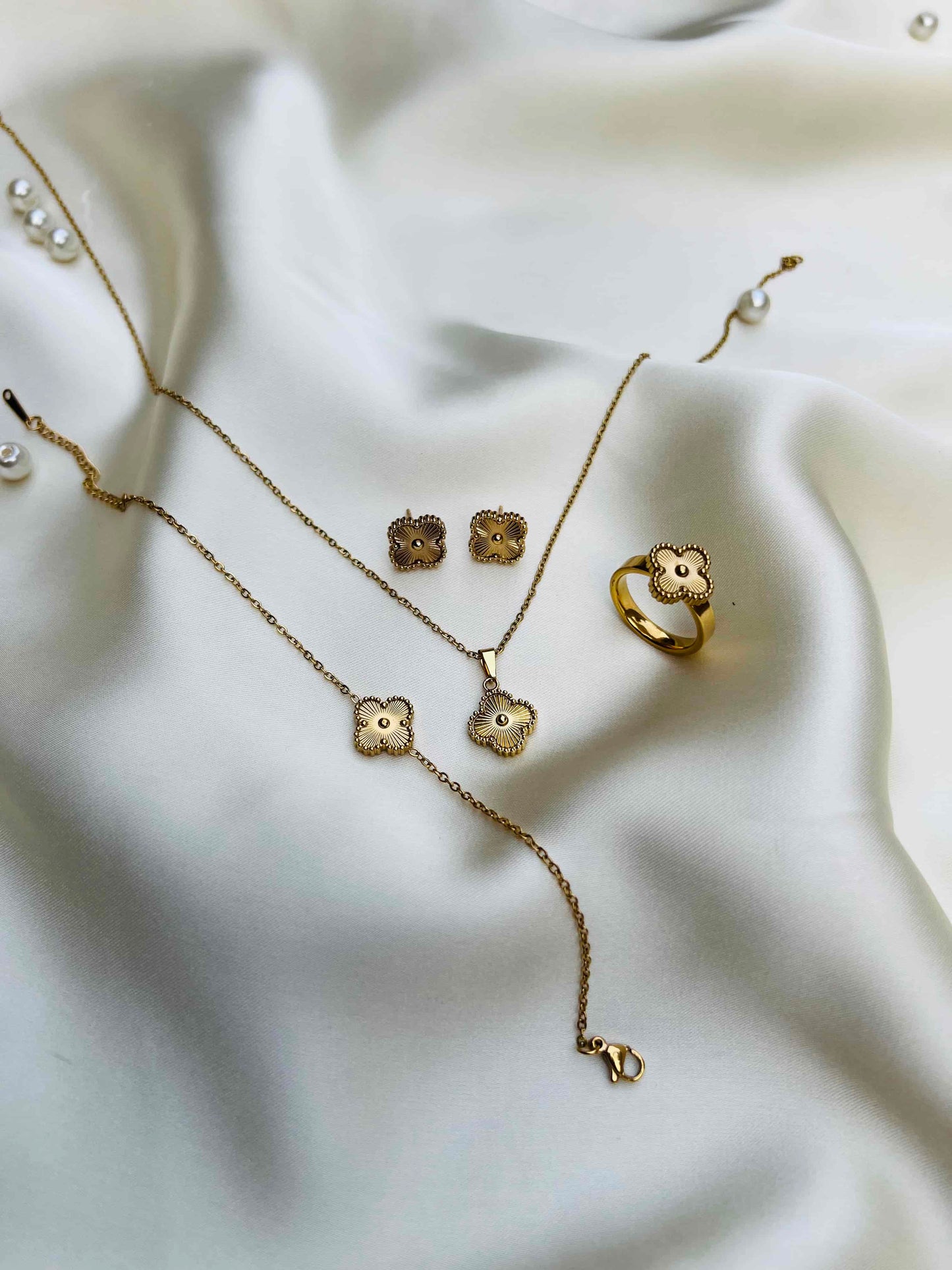 Trendy Clover Locket Set