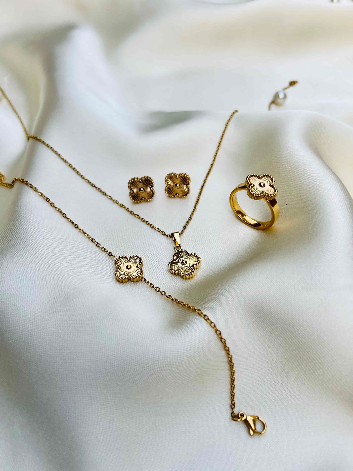 Trendy Clover Locket Set