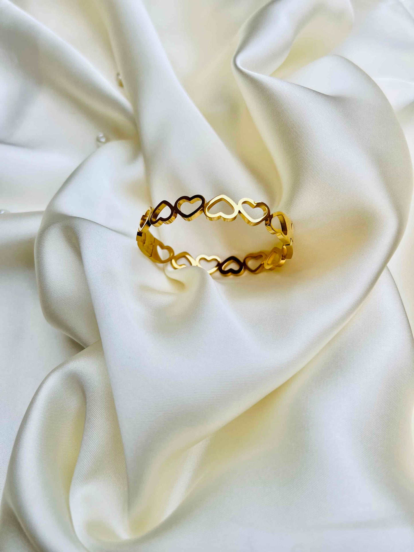 Luxury High Quality Heart Bangle