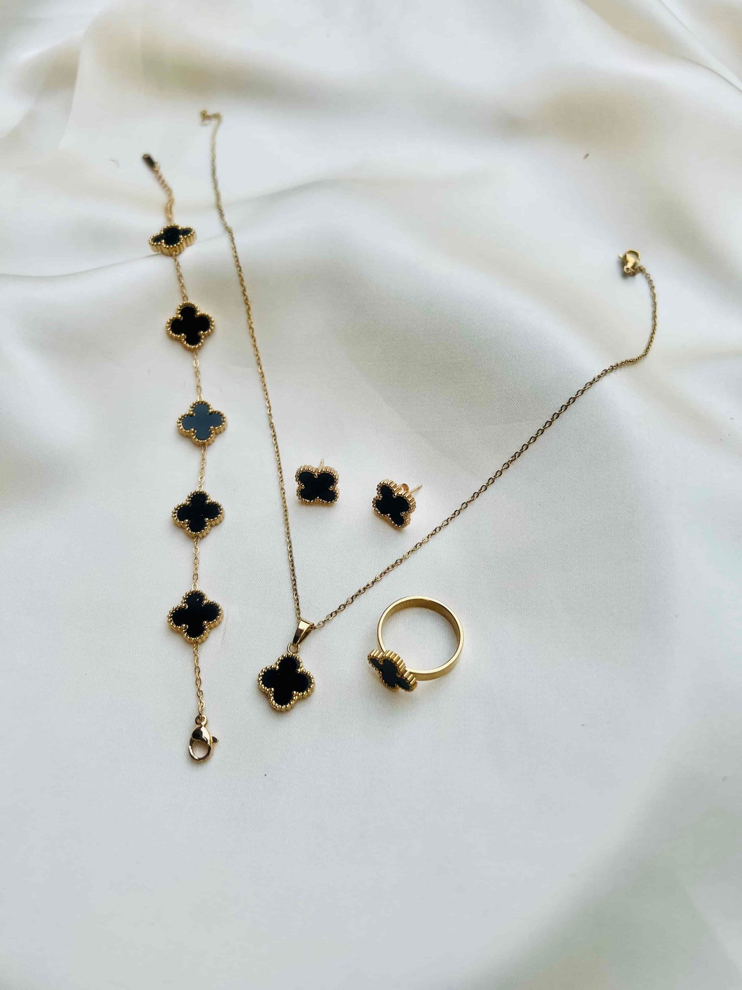 Clover Chain Locket Set