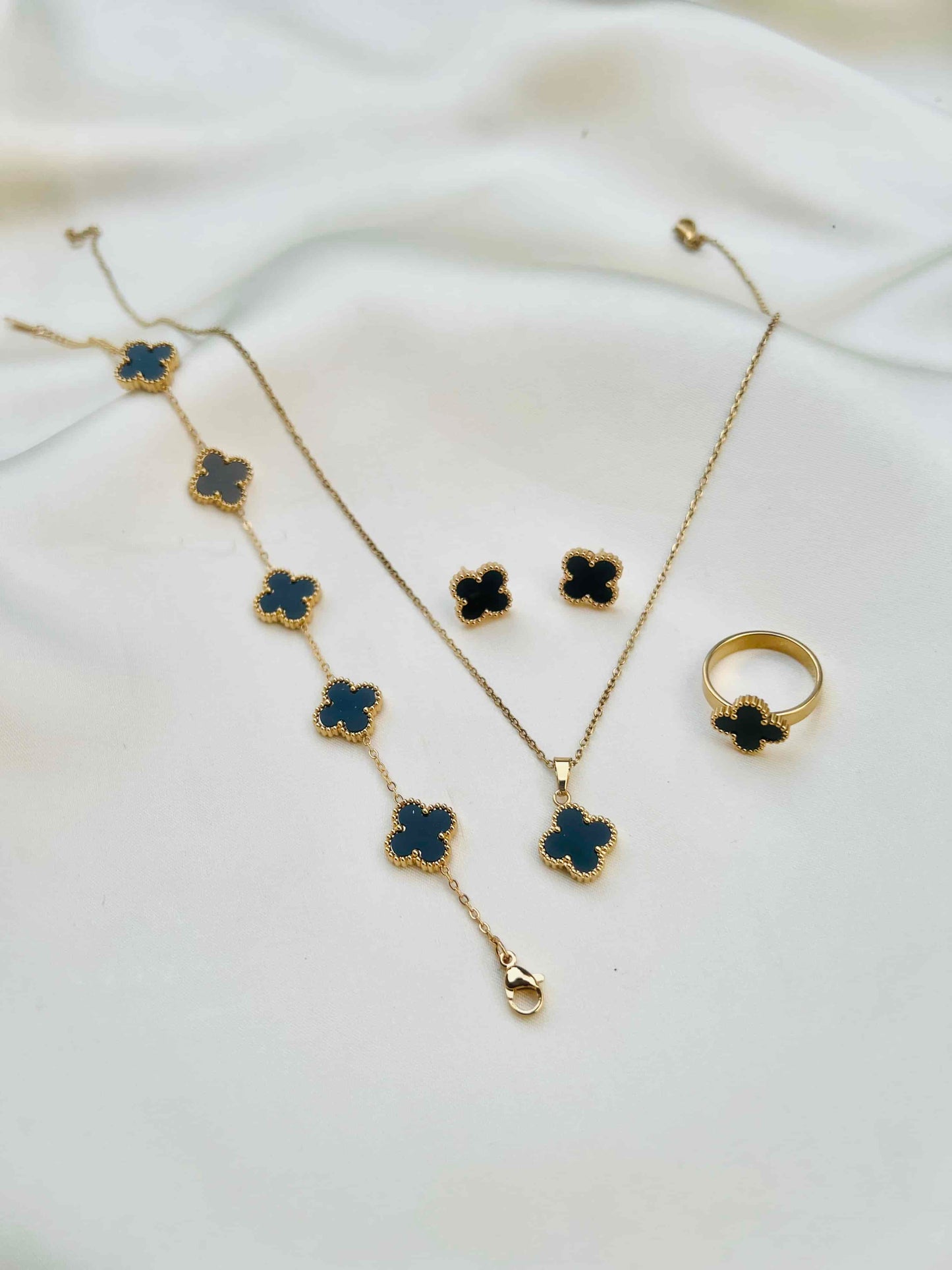 Clover Chain Locket Set