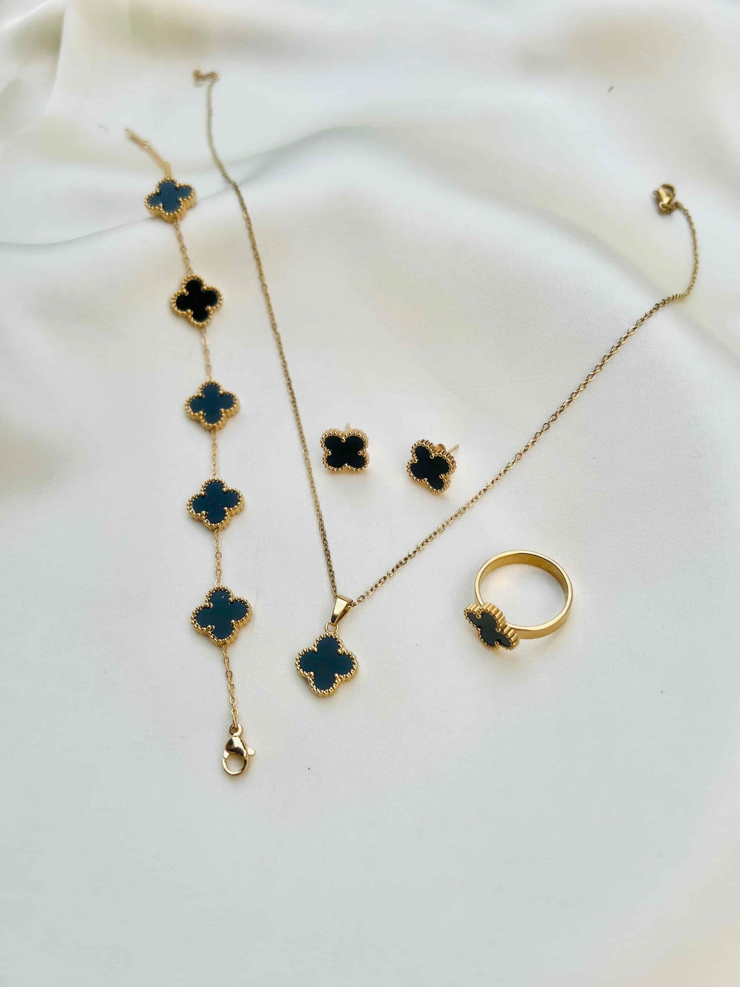 Clover Chain Locket Set