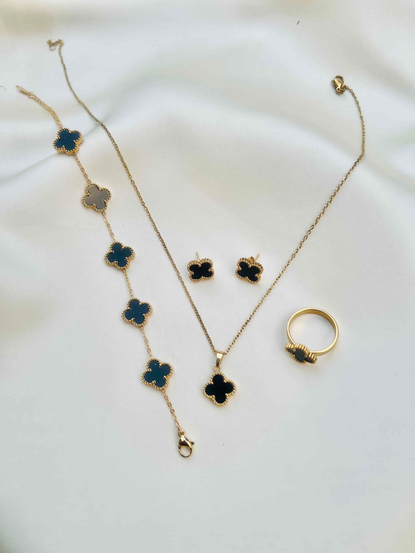Clover Chain Locket Set