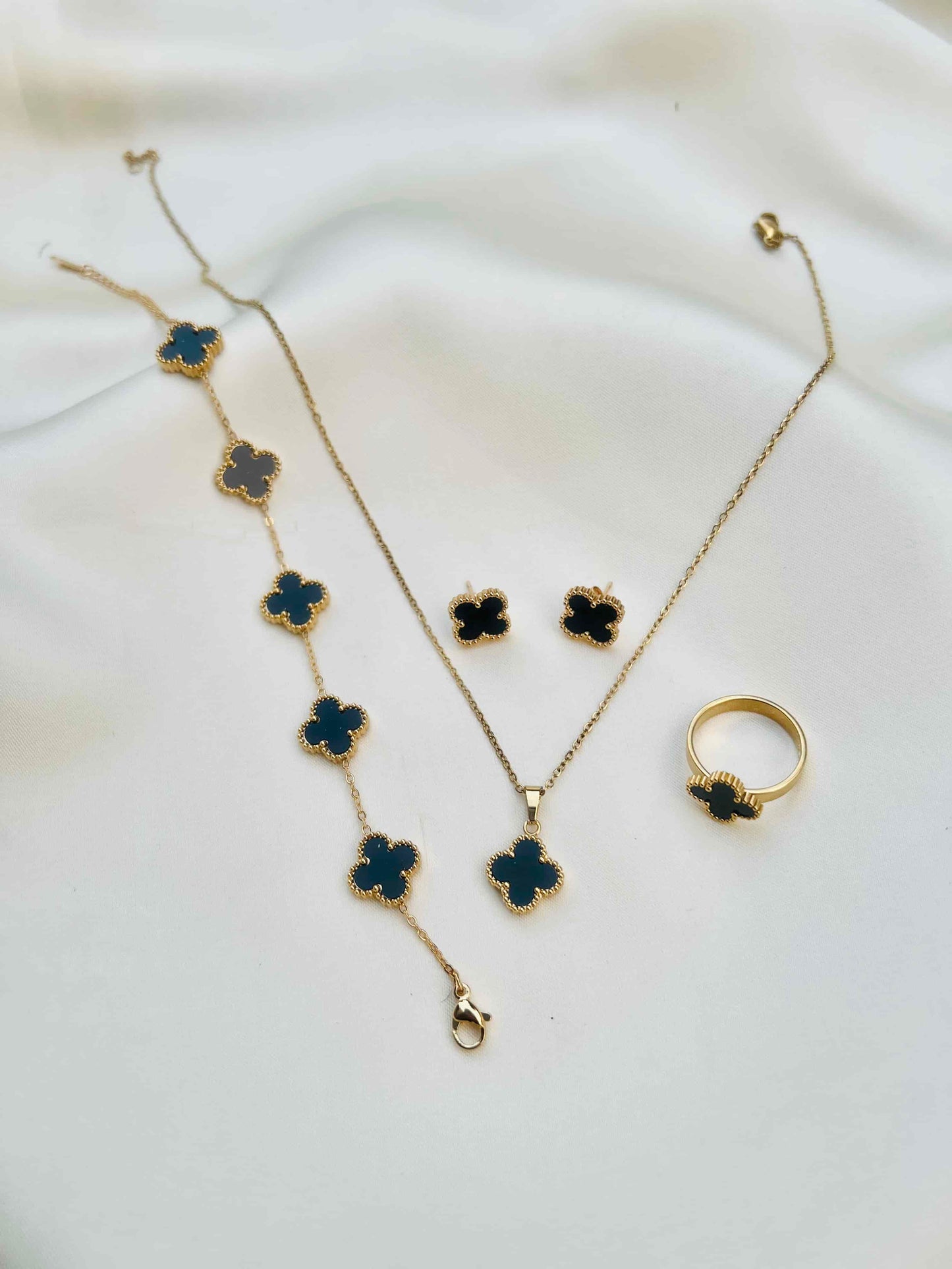 Clover Chain Locket Set