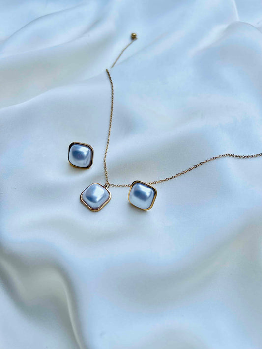 White Pearl Locket Set