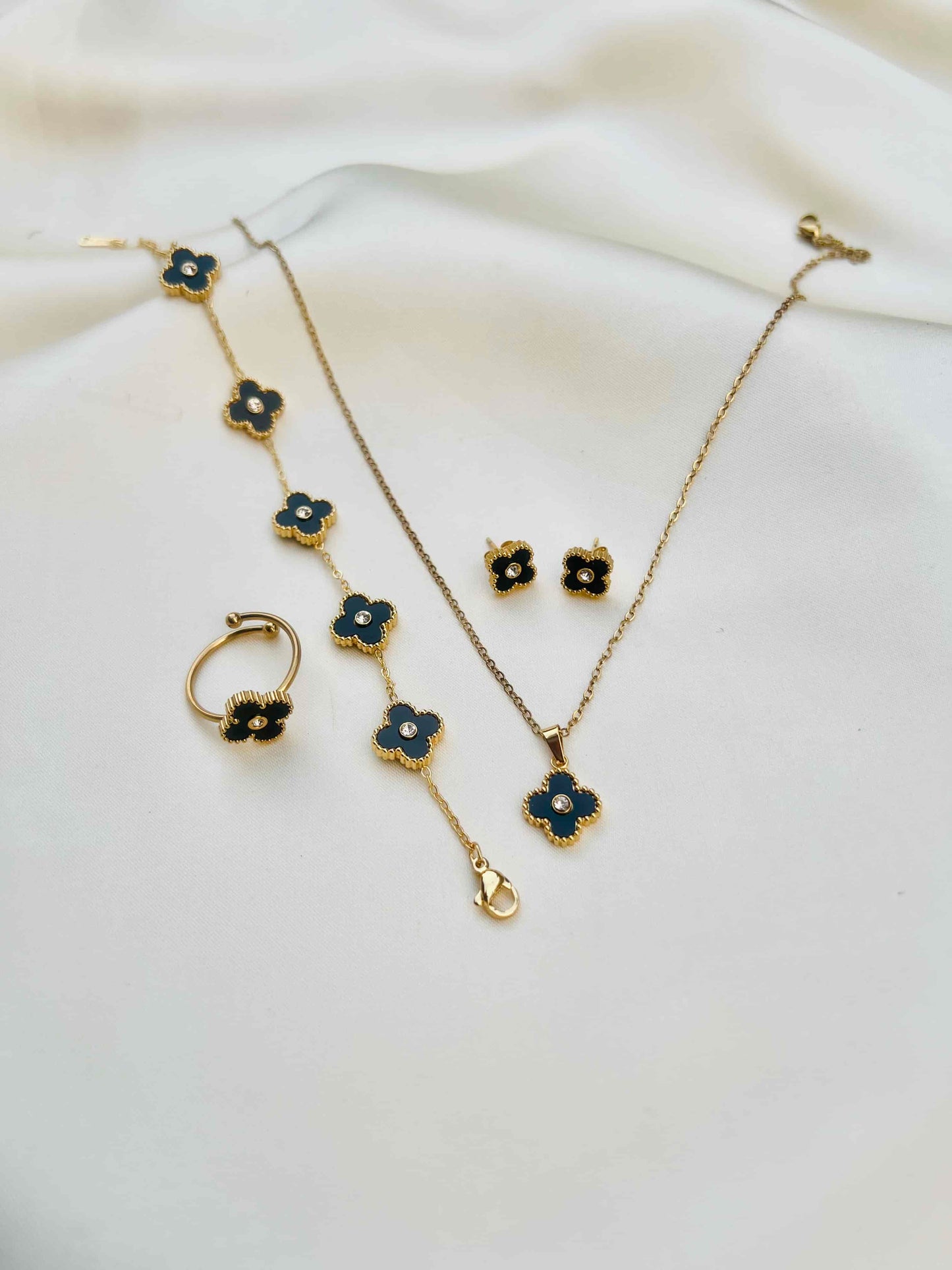 Trendy Stone Clover Locket Set