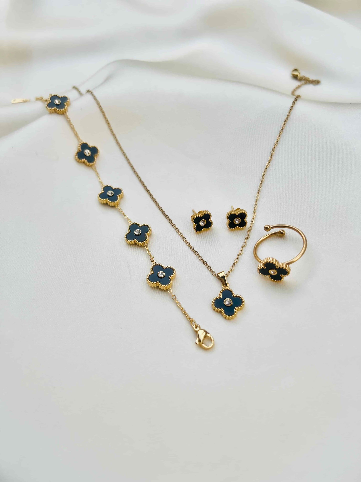 Trendy Stone Clover Locket Set