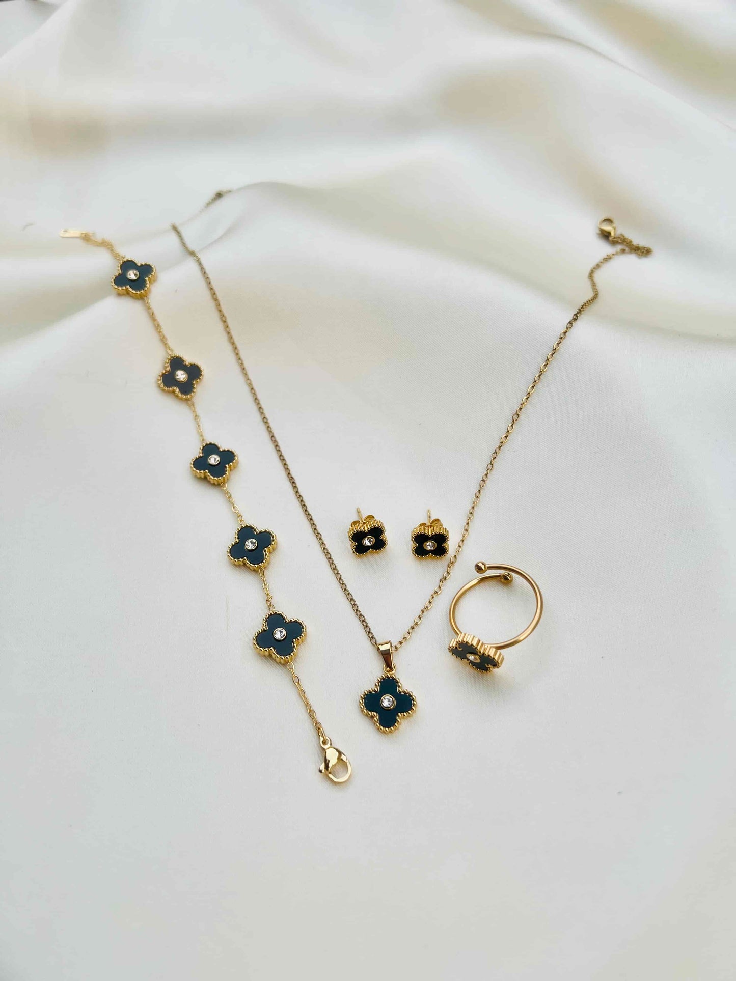 Trendy Stone Clover Locket Set