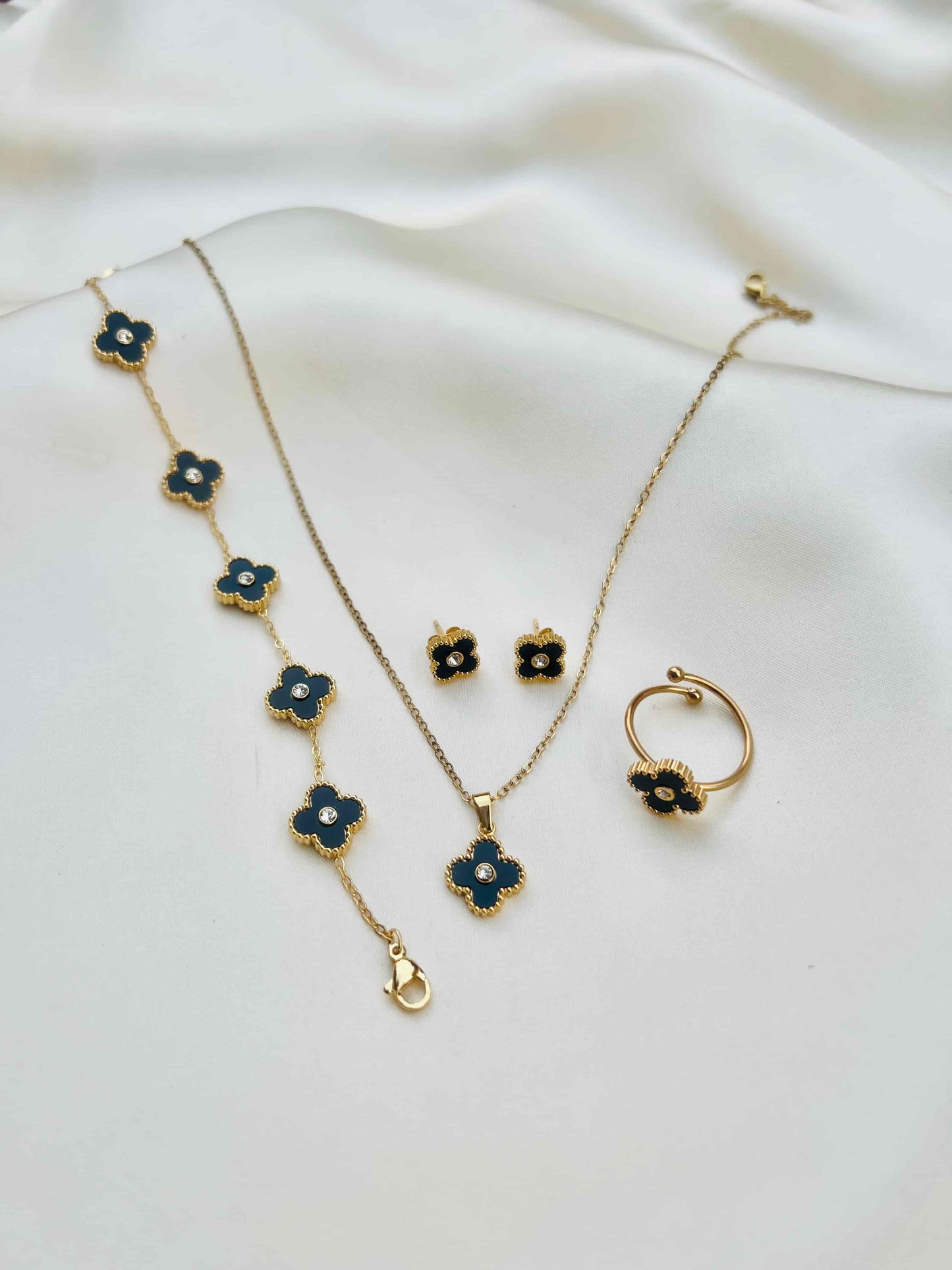 Trendy Stone Clover Locket Set