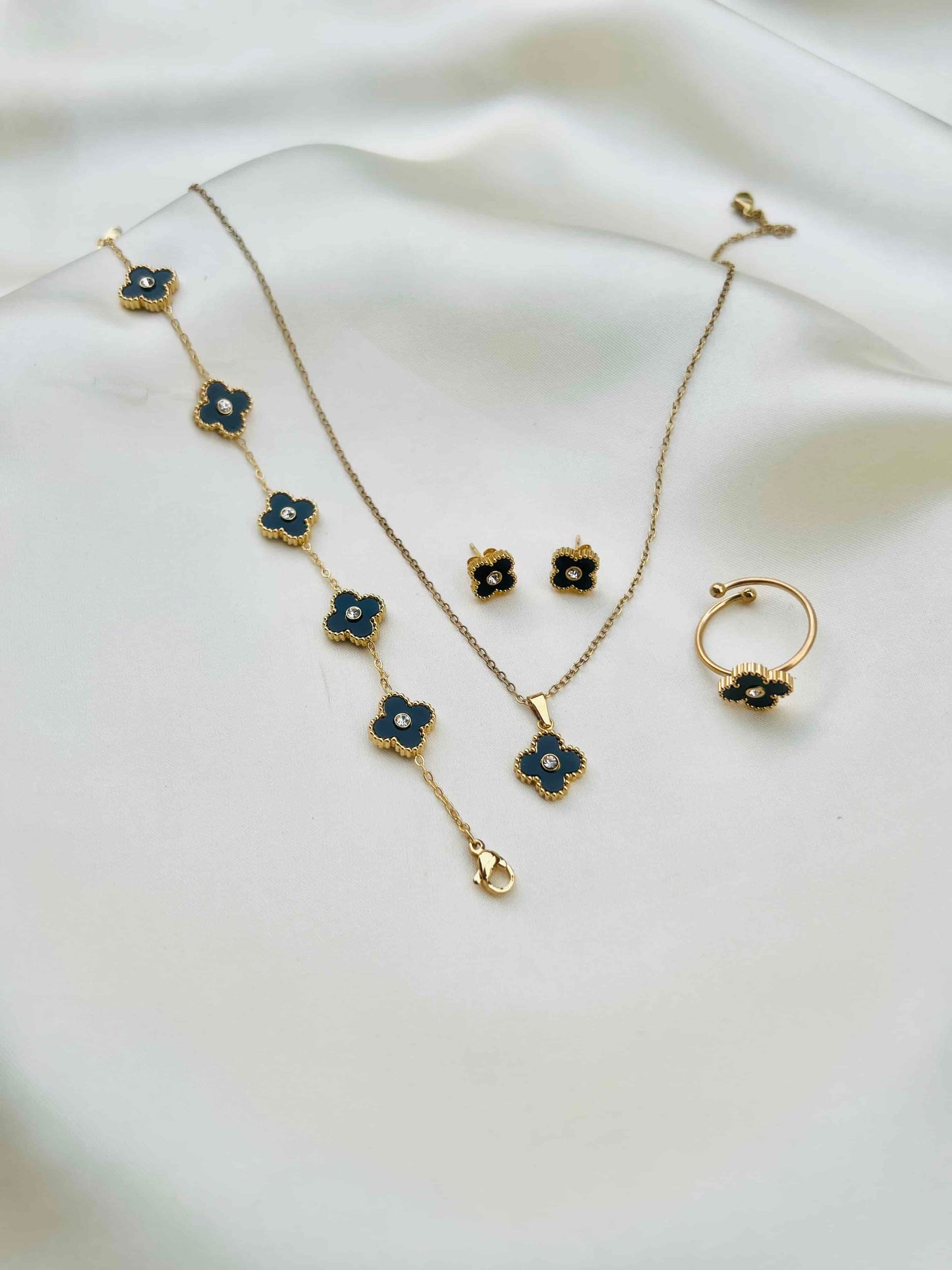 Trendy Stone Clover Locket Set