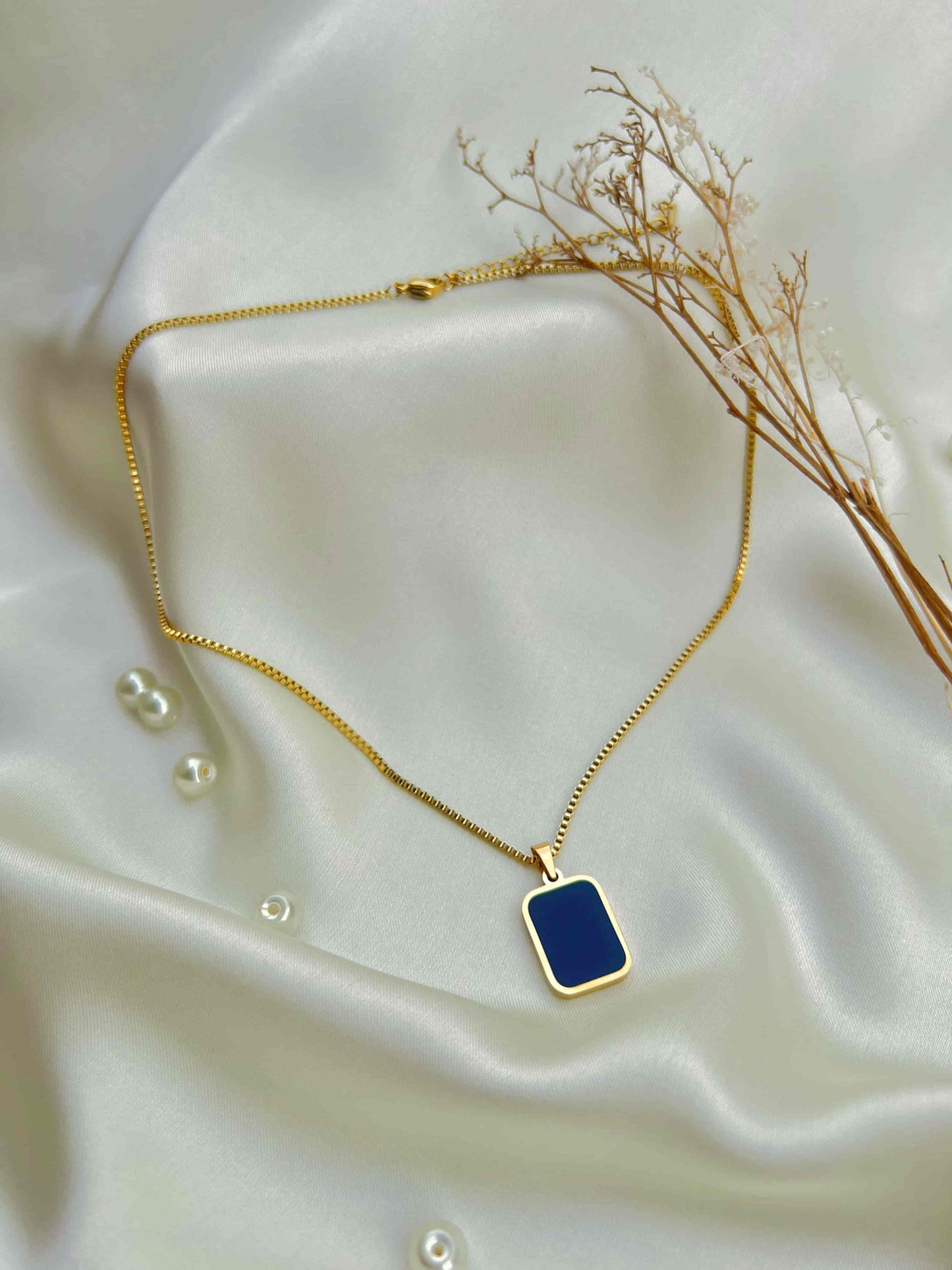 18K Gold Geometric Pendant