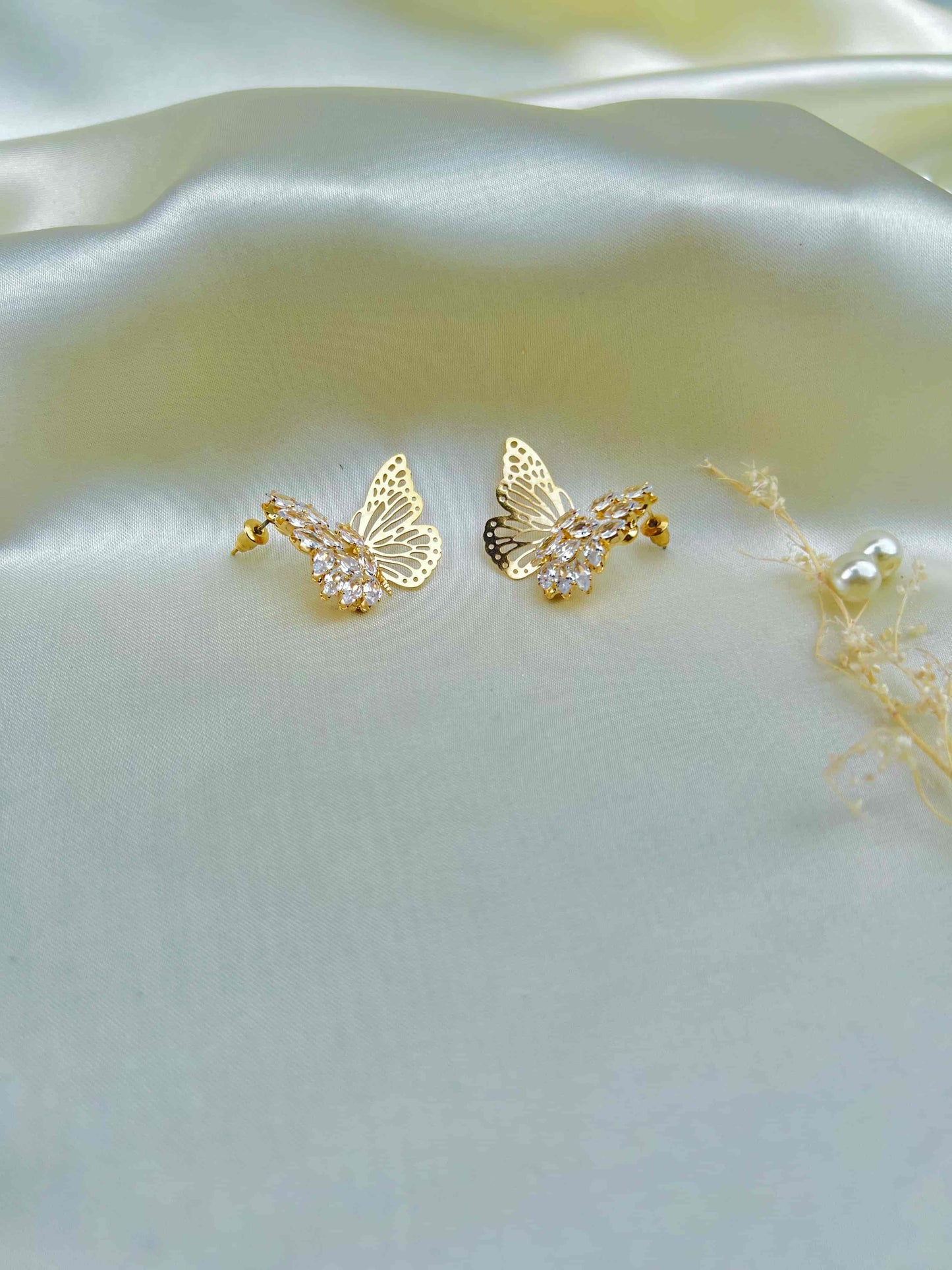 Aesthetic Gold Butterfly Earring