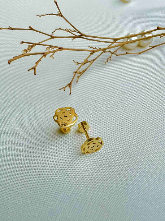 18k Gold Tiny Flower EarStud