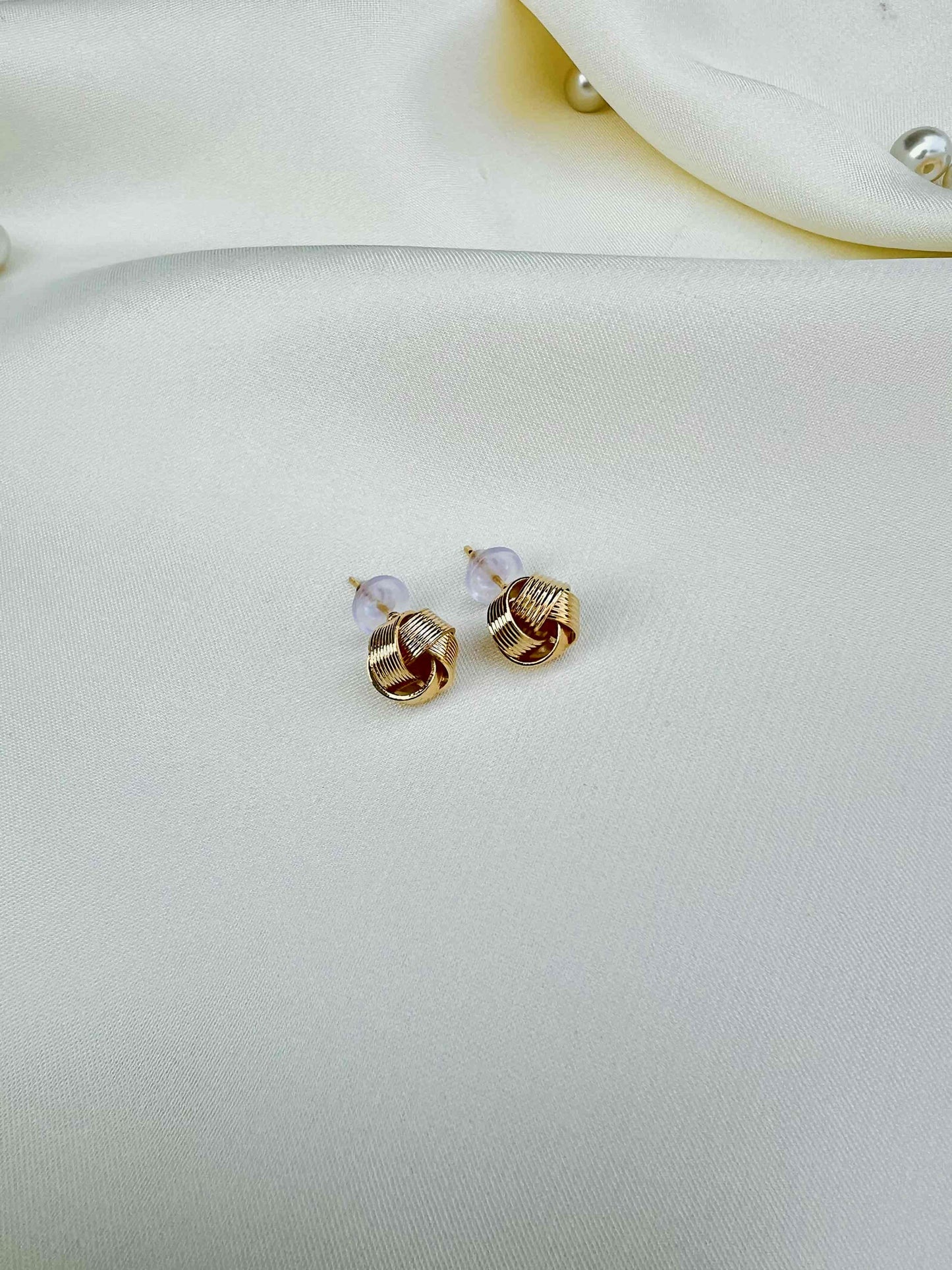 Vintage Gold Knot EarStud