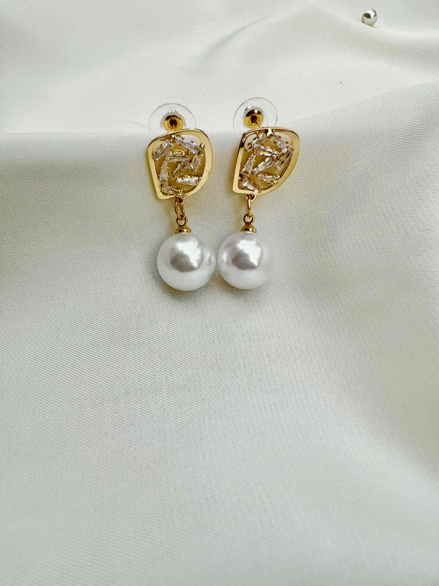 Korean Pearl Gold Earring