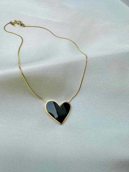 Trendy Black Heart Pendant