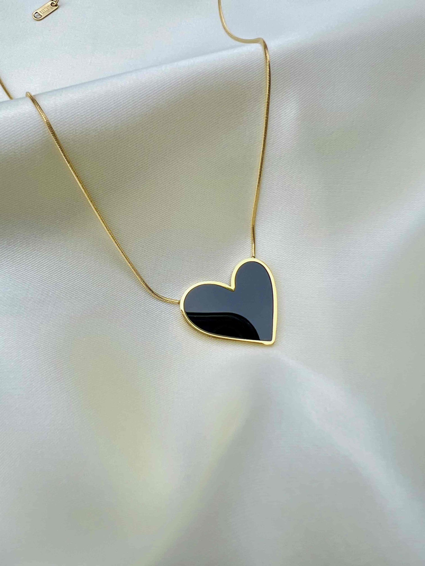 Trendy Black Heart Pendant