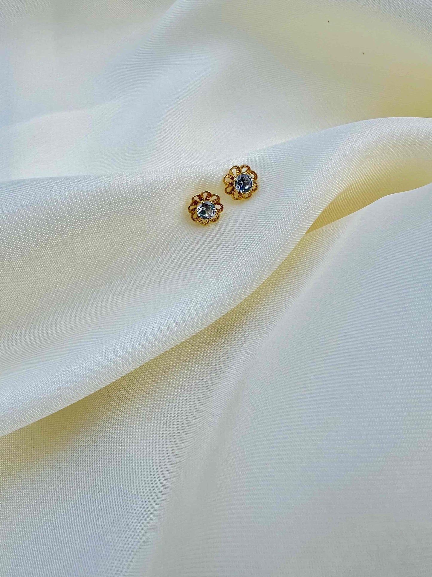 Tiny Flower EarStud