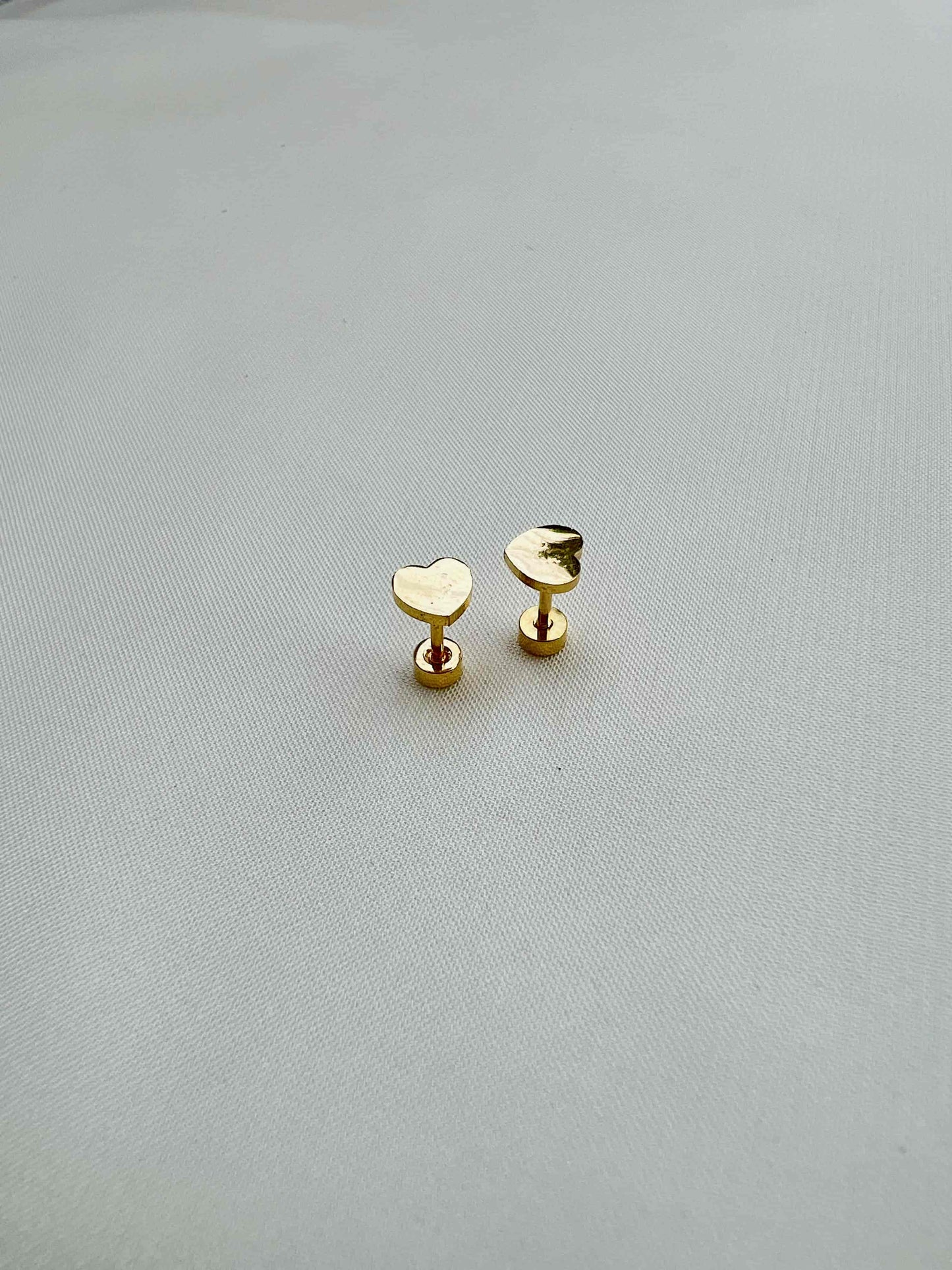 18k Gold Tiny Heart EarStud