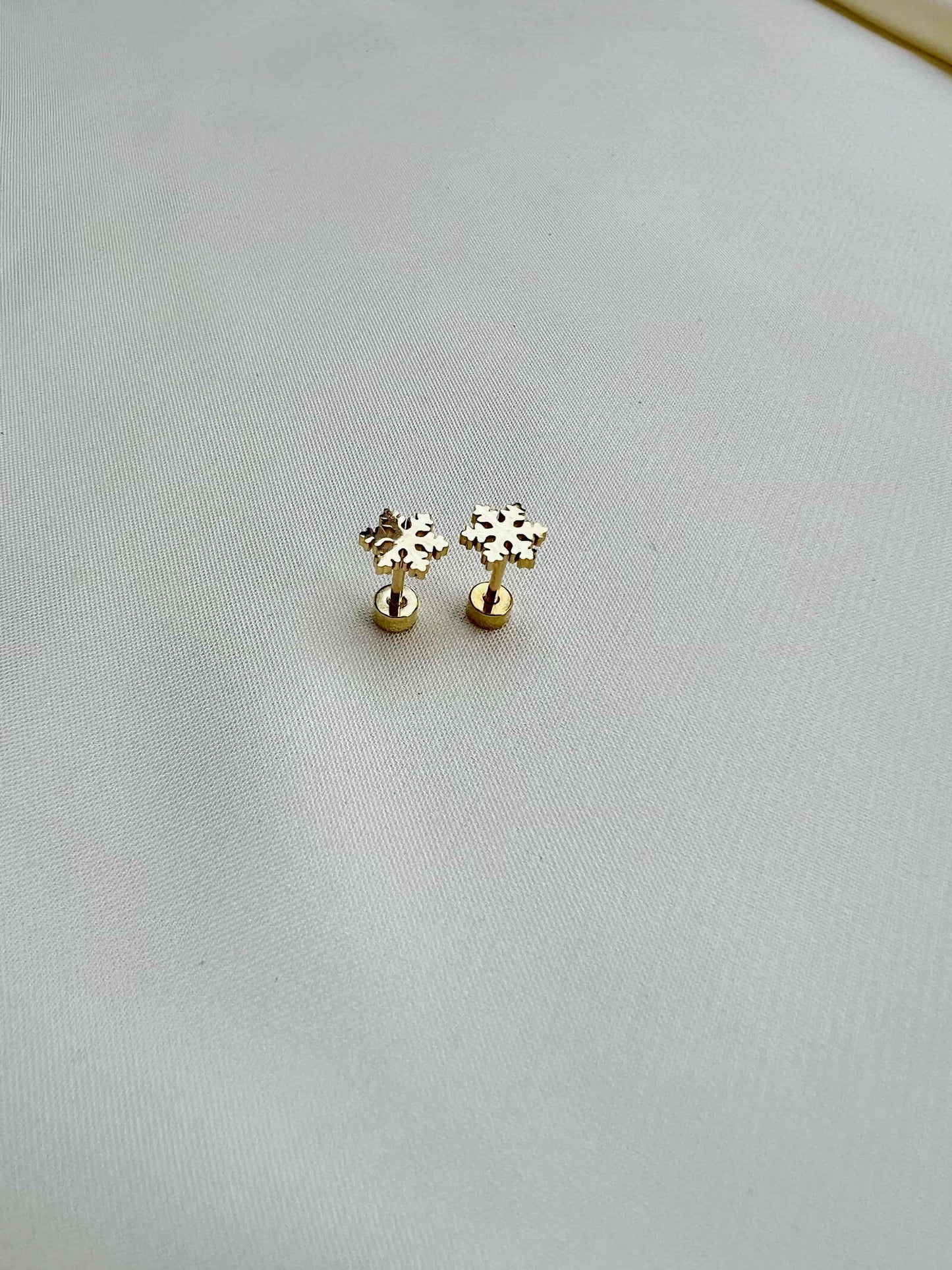 18k Gold Tiny Star EarStud