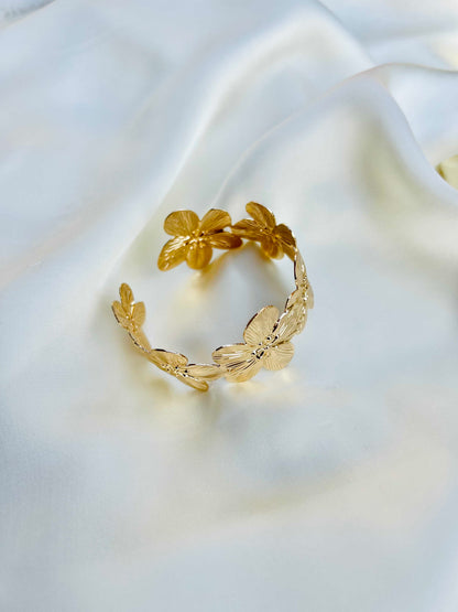 Elegant Flower Gold Bangle