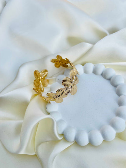 Elegant Flower Gold Bangle