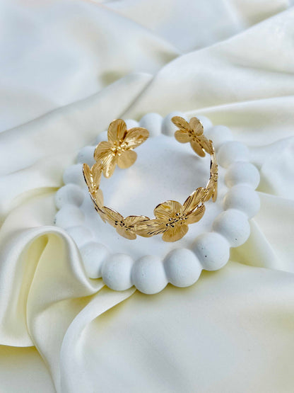 Elegant Flower Gold Bangle