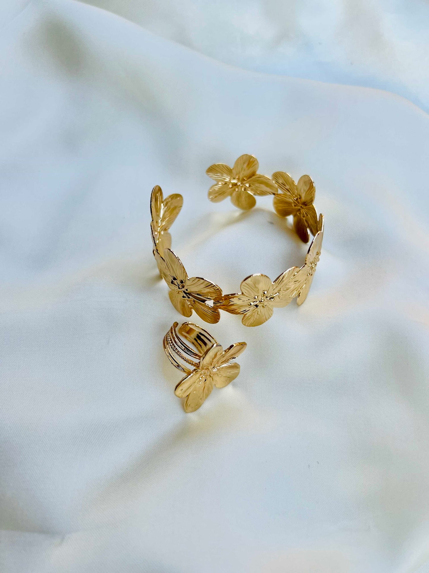 Flower Gold Bangle & Ring Deal