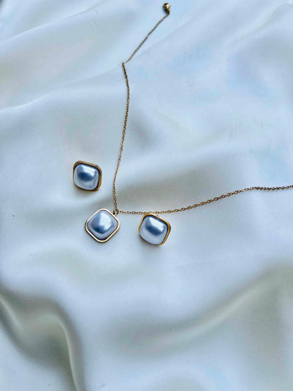 White Pearl Locket Set