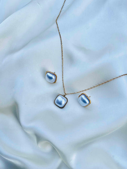 White Pearl Locket Set