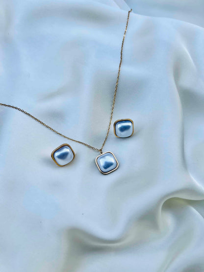 White Pearl Locket Set